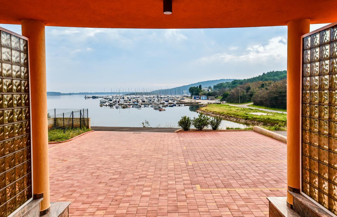 Apartman Andrea L Pomer Exterior photo